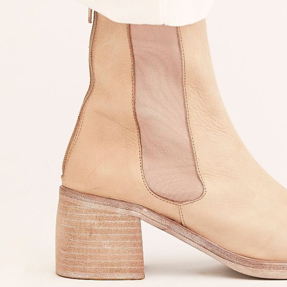 New Free People Essential Chelsea Natural Boots - Picture 6 of 16